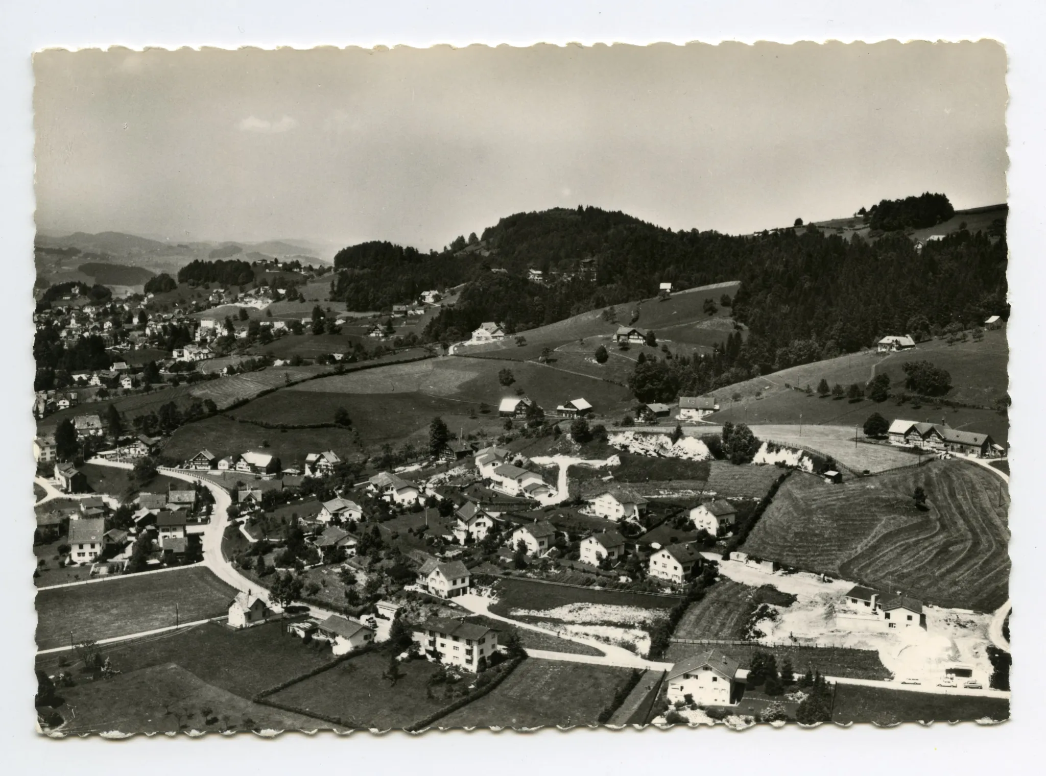 Lortanne, Blick Richtung Gremm/Krankenhaus, Dorfkern
