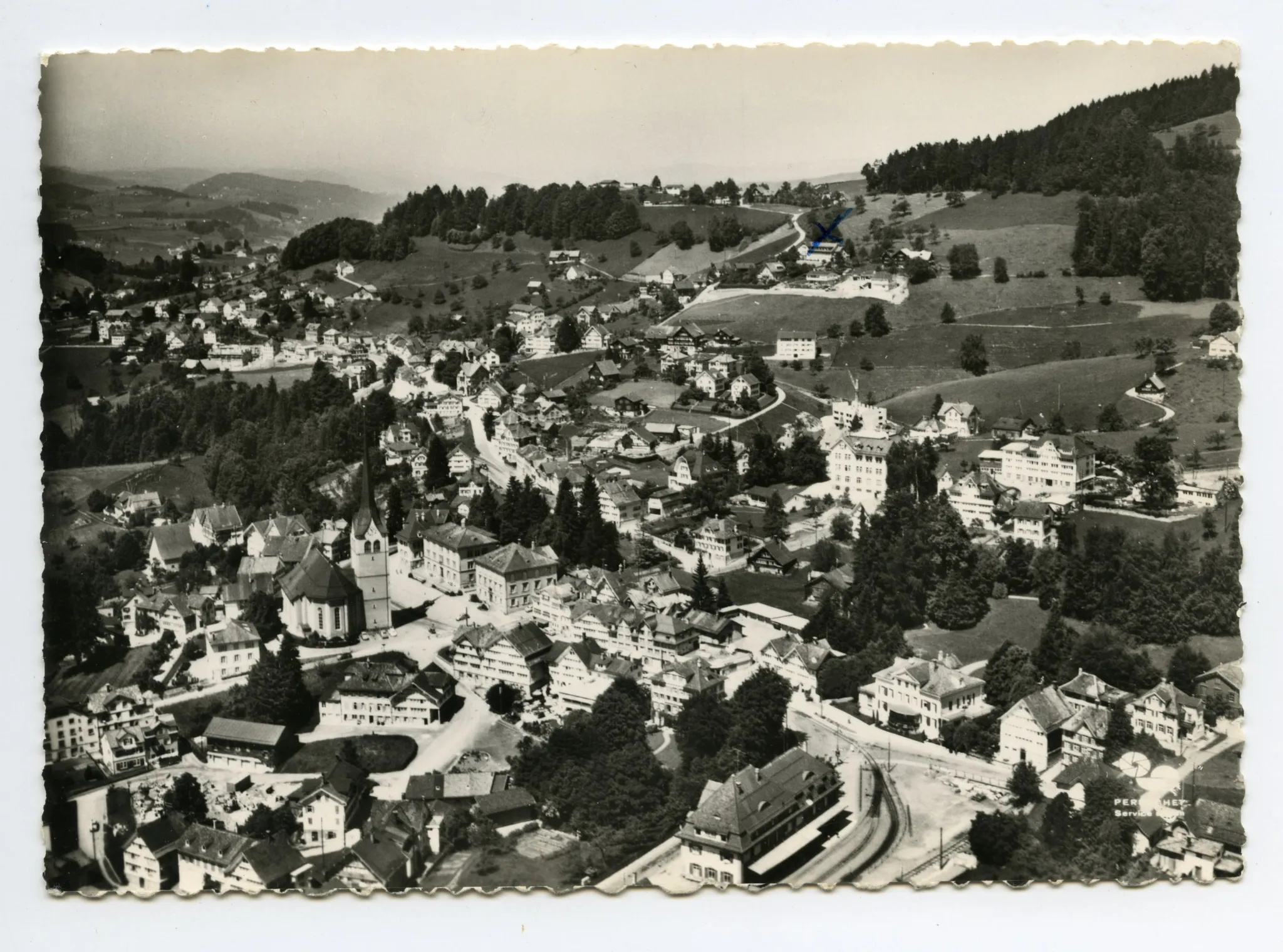 Bahnhof, Dorfplatz/Dorfkern bis Stofel und Fernblick (mit Kugelschreiber-X markiert)