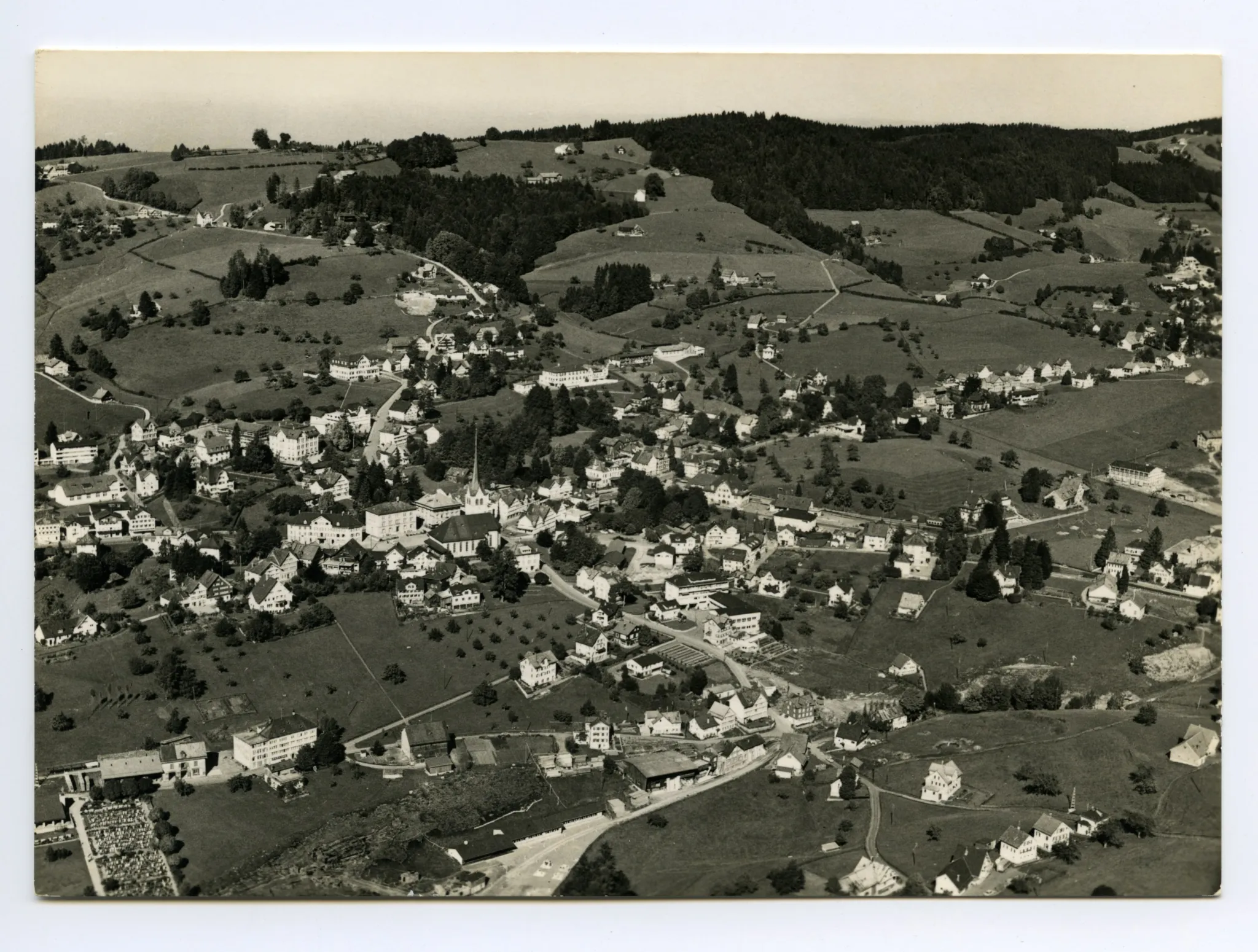 Schönenbüel, Bächli/Friedhof, Dorfkern/Dorfplatz, Bahnhof, Ebni (teilweise), Gremm/Lortanne. Blick Richtung „Eggen“, via Krankenhaus, Töchterinstitut Buser