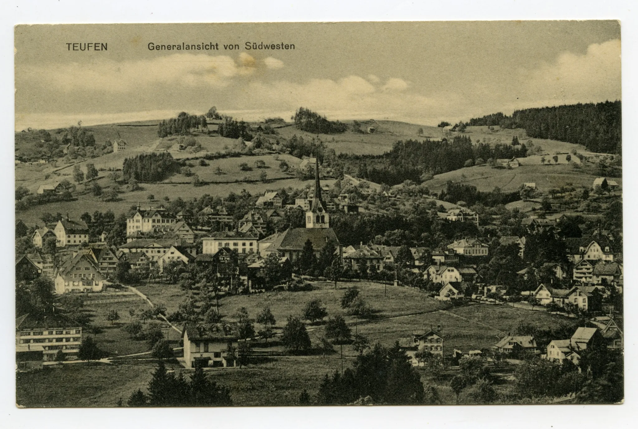 mit Bahnhof und Krankenhaus