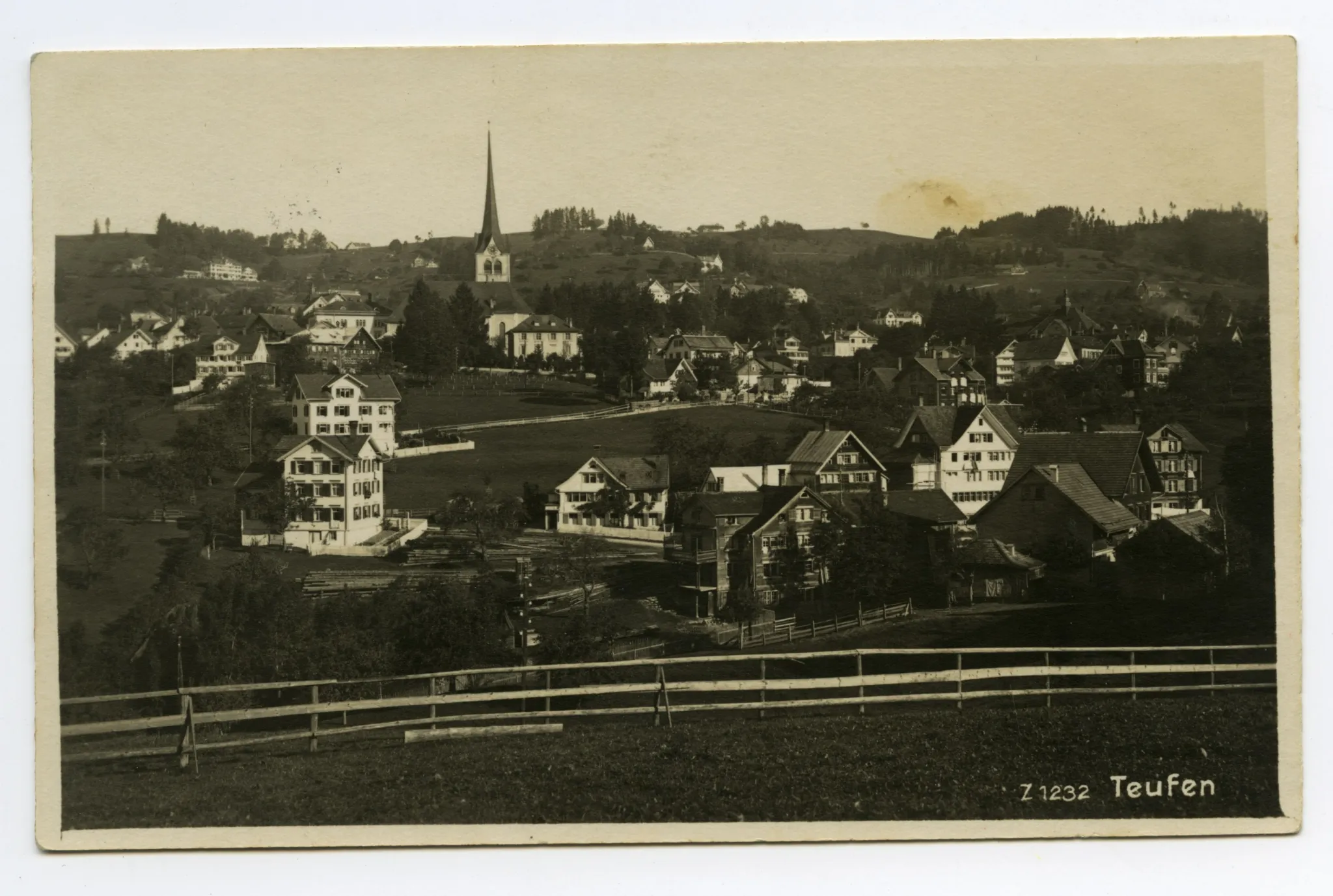 im Vordergrund Sägerei Bächli, mit Bahnhof und Krankenhaus, Blick zu Bad Sonder und Schäflisegg
