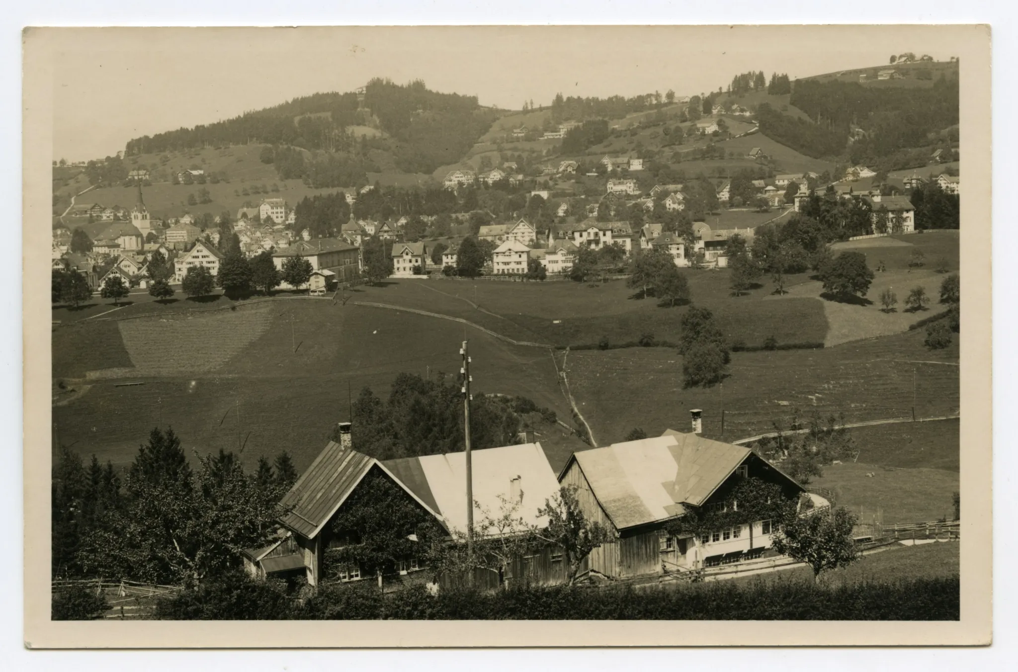 von Schlatterlehn aus. Mit Zeughaus, Bahnhof, Krankenhaus, Ebni/Lortanne z.T., Fernblick, Bad Sonder. Blick zu Frölichsegg, Schäflisegg