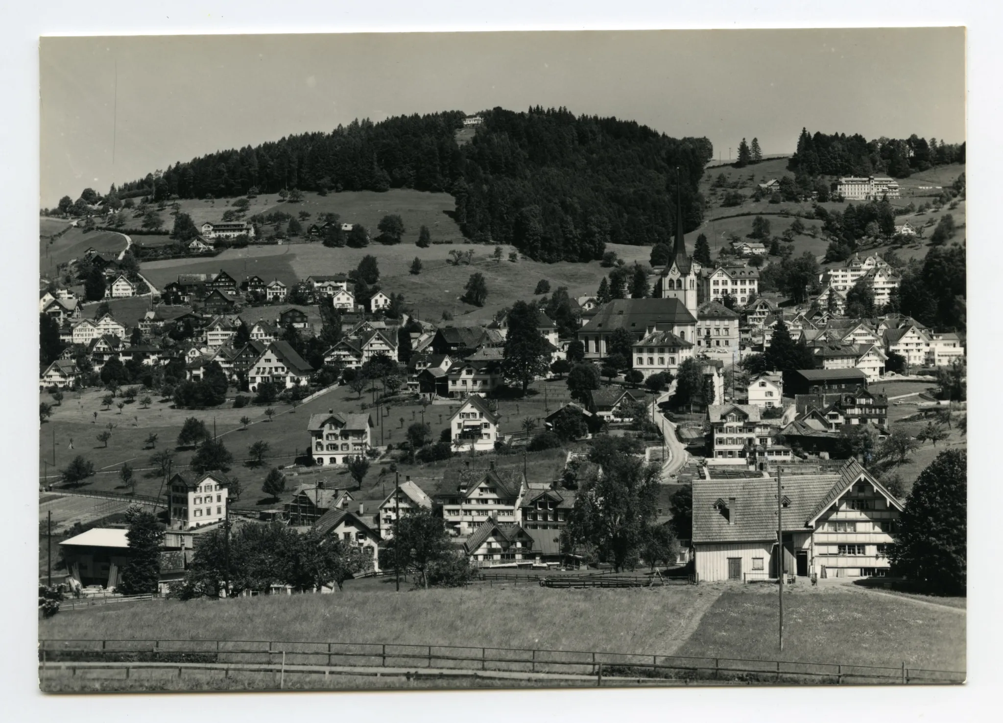 von alter Haslenstrasse / Schönenbüel, mit Bächli, Fernblick, Bad Sonder. Blick zur Frölichsegg