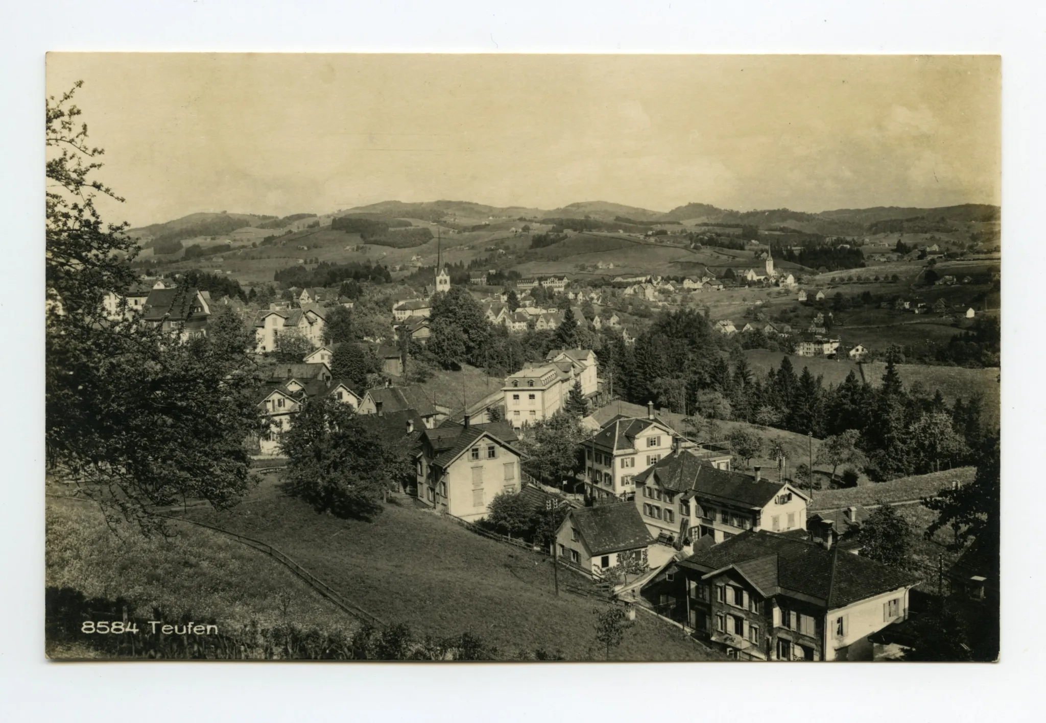 Vorne Stofel, beide Dorfkirchen, Blick zum Gäbris