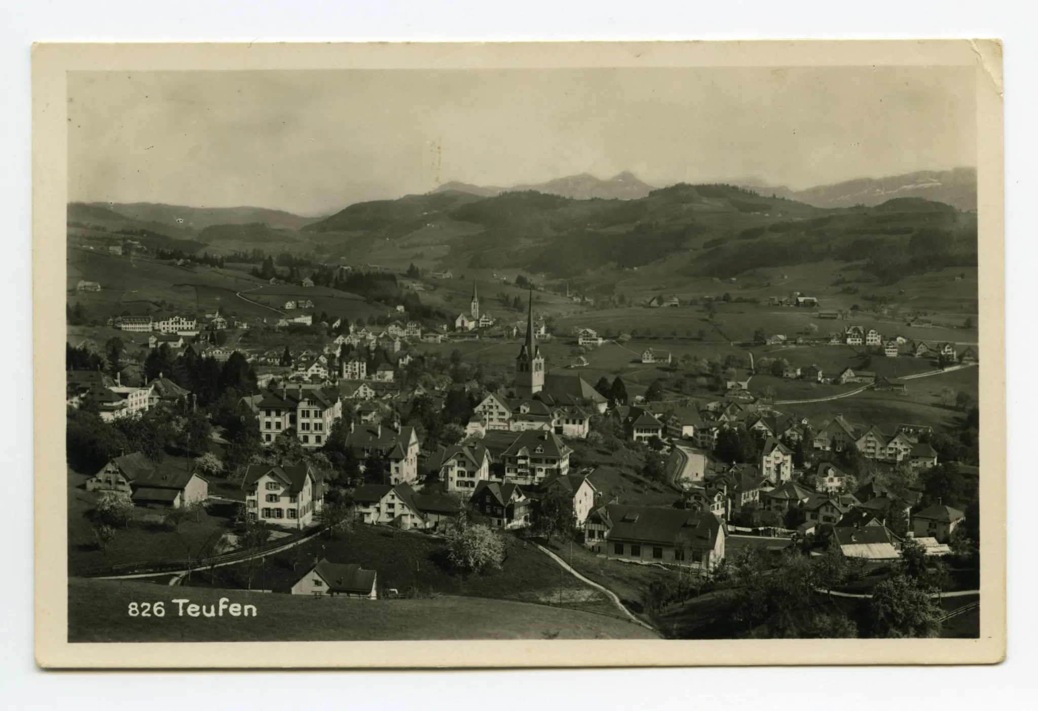 Beide Dorfkirchen, blühende Obstbäume (sic!), Blick zum Steigbach; Karte 1: Blick zu Kamor/Hohem Kasten – korrekte Ansicht (vgl. Hc.18-10); Karte 2: Säntiskette im Winter (sic!) – Säntis manipuliert!