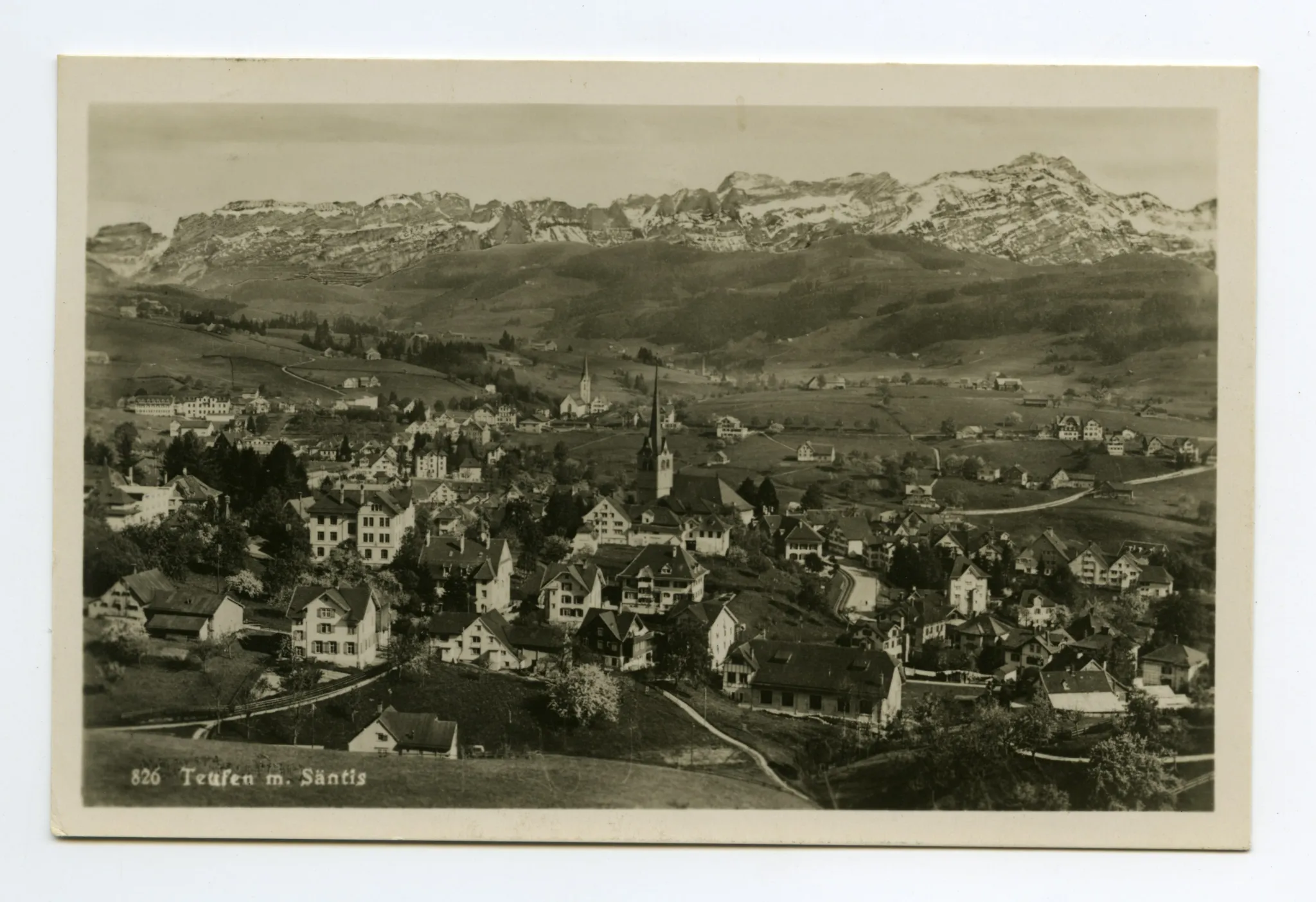 Beide Dorfkirchen, blühende Obstbäume (sic!), Blick zum Steigbach; Karte 1: Blick zu Kamor/Hohem Kasten – korrekte Ansicht (vgl. Hc.18-10); Karte 2: Säntiskette im Winter (sic!) – Säntis manipuliert!