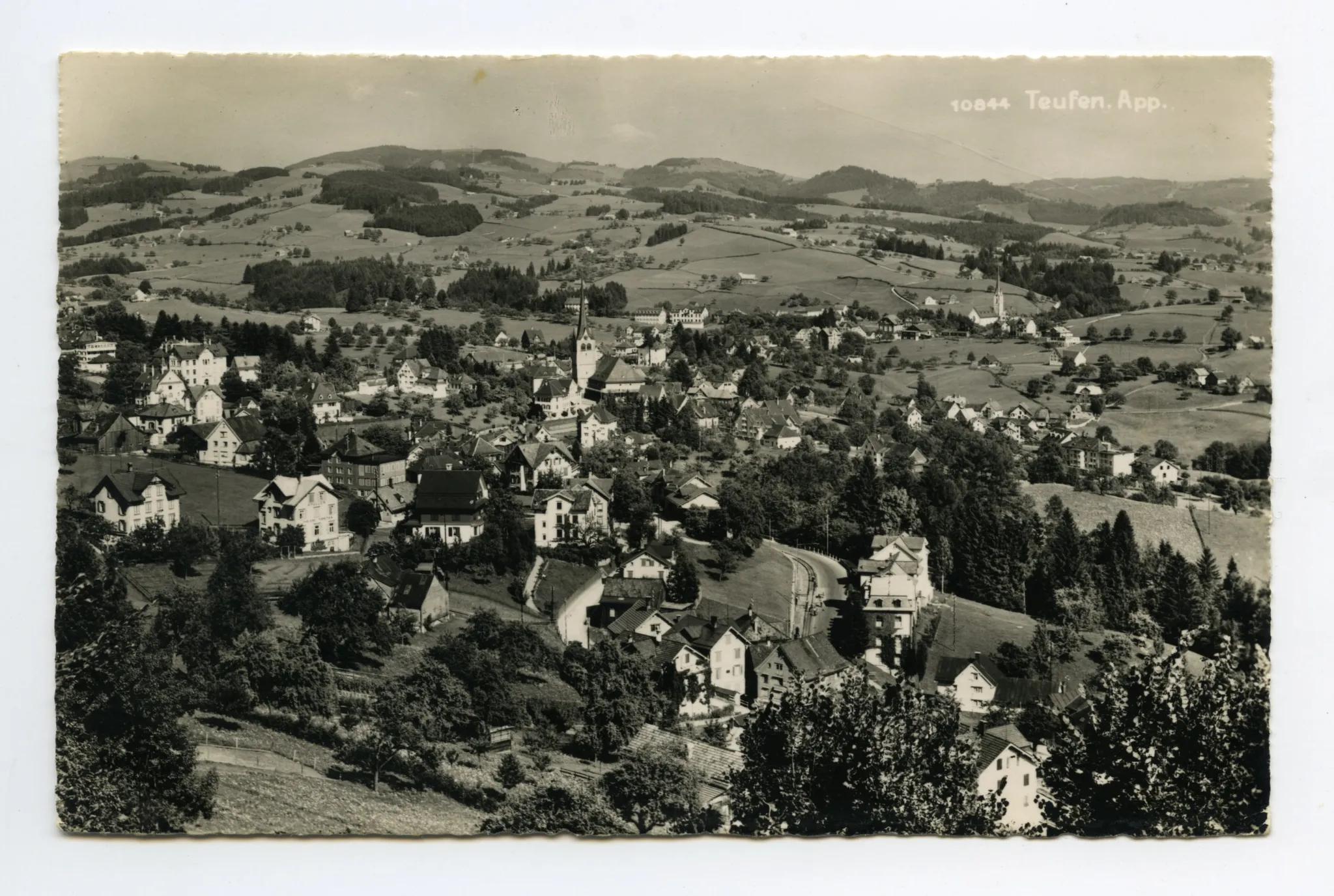 Vorne Stofel (Gleisbau- oder Strassenarbeiter), beide Dorfkirchen