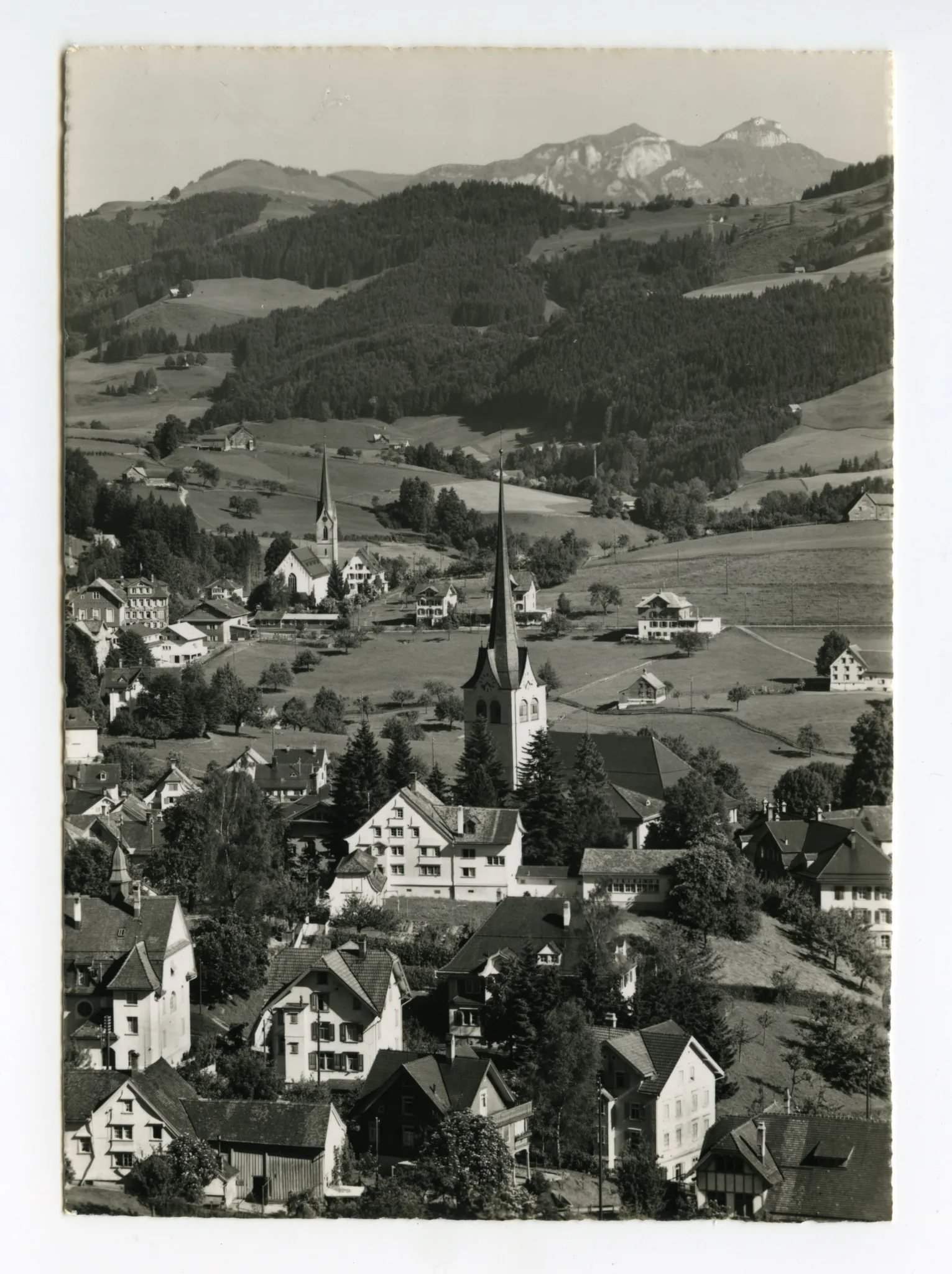 beide Dorfkirchen, Linde. Blick zu Steigbach (Hochkamin), Kamor/Hohem Kasten