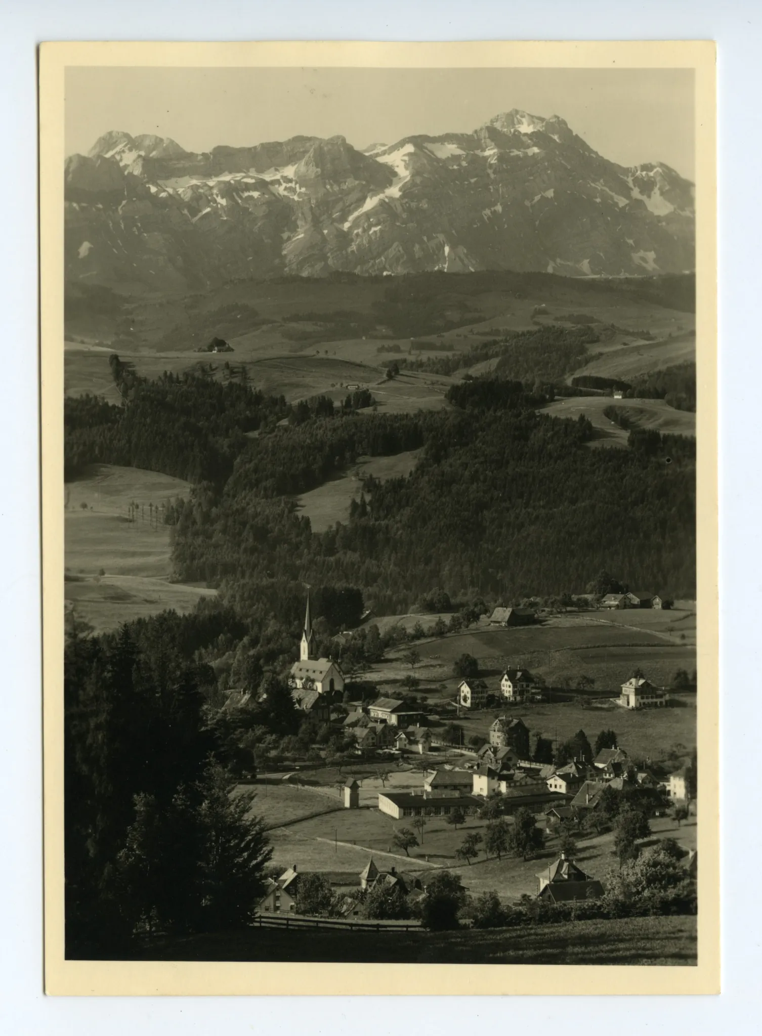 vom Eggen-Höhenweg aus gesehen, mit Weberei Schläpfer, Linde, Alter Kath. Kirche. Blick zu Säntis, Öhrli, Altmann