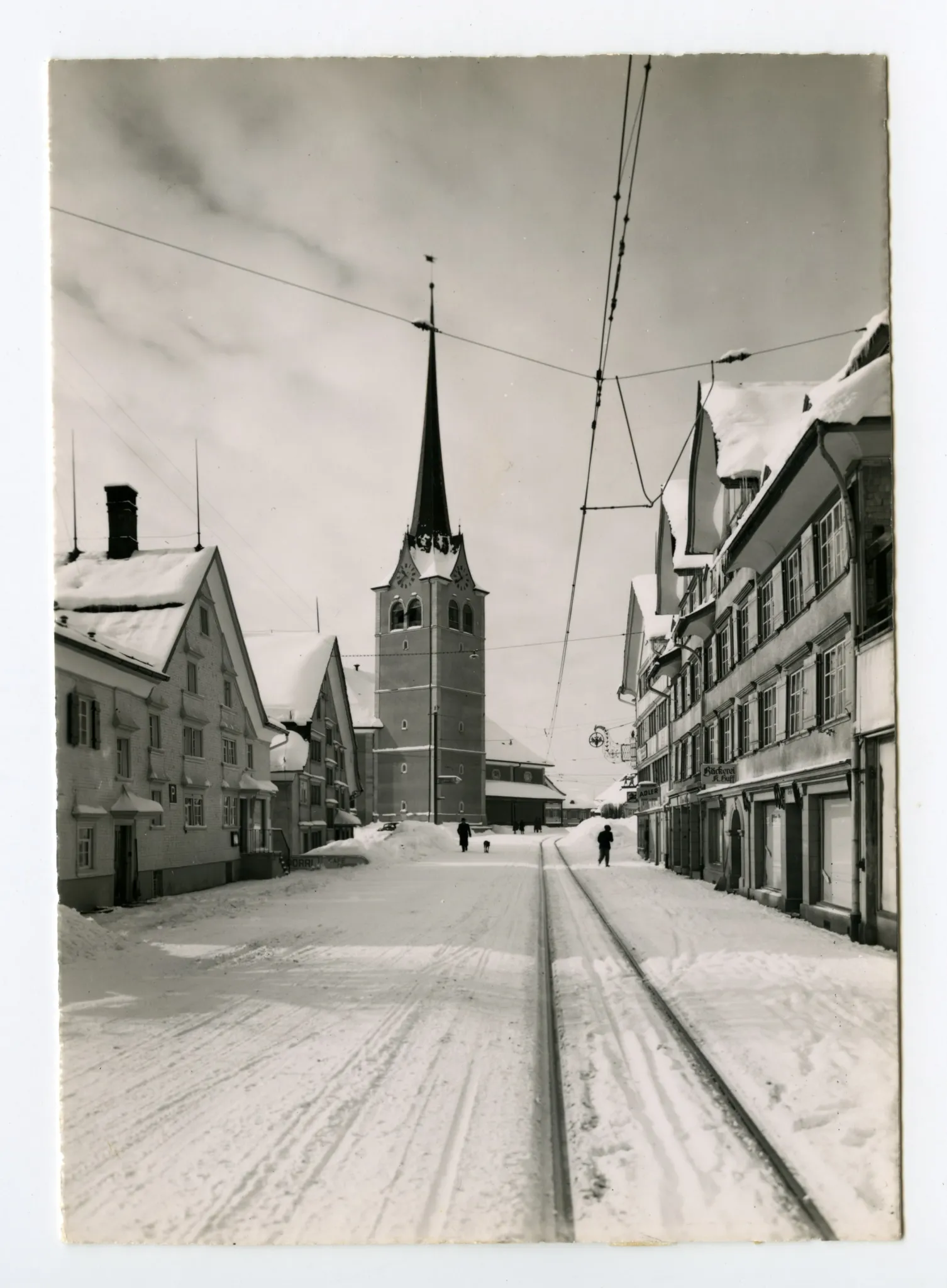 Bekleidung F. Wetter, Confiserie „Spörri“, Grubenkannkirche, Fussgänger, mit Hund