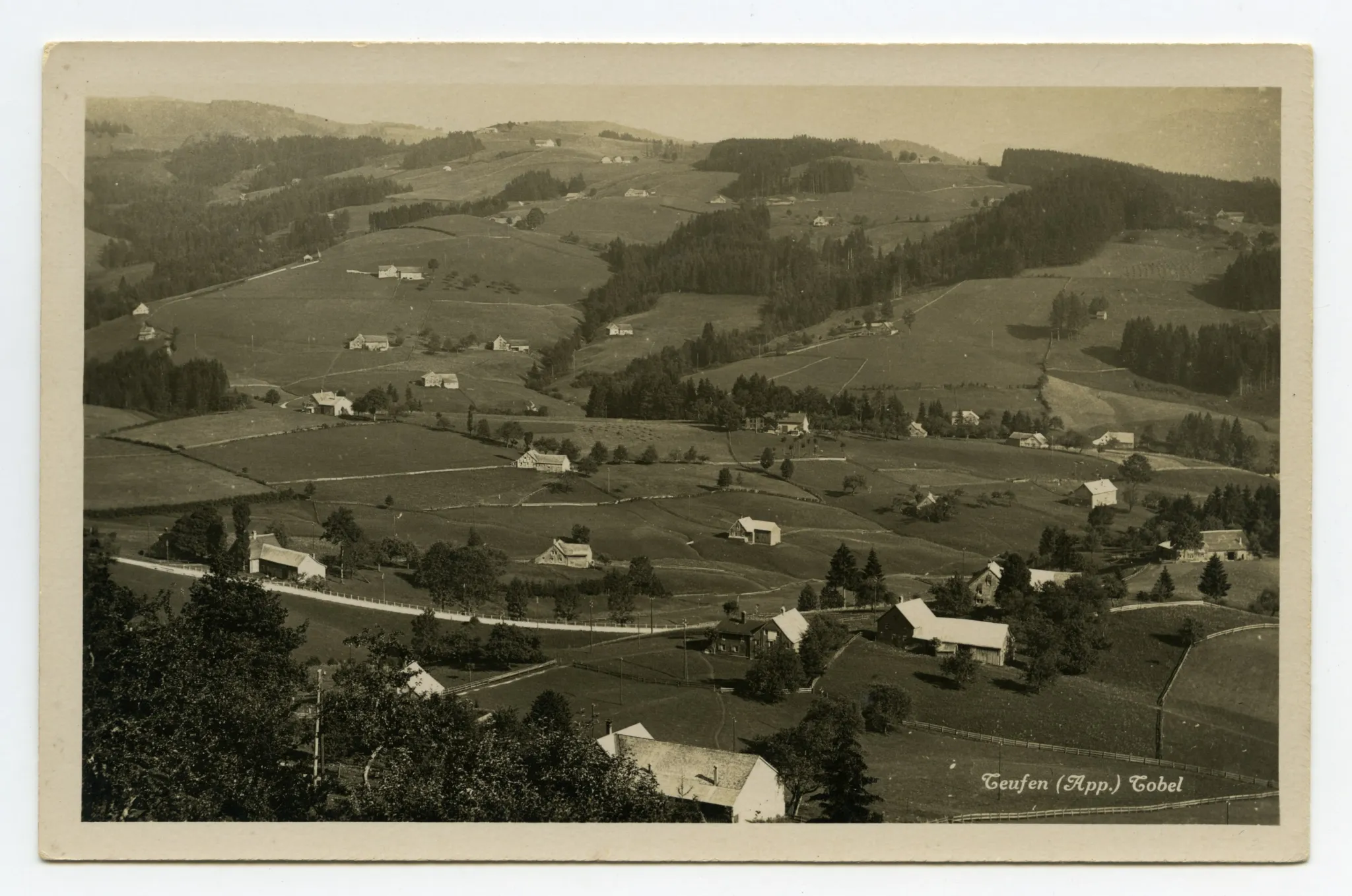 von den Eggen her gesehen. Blick Richtung Oberfeld, Schlössli, Hohe Buche
