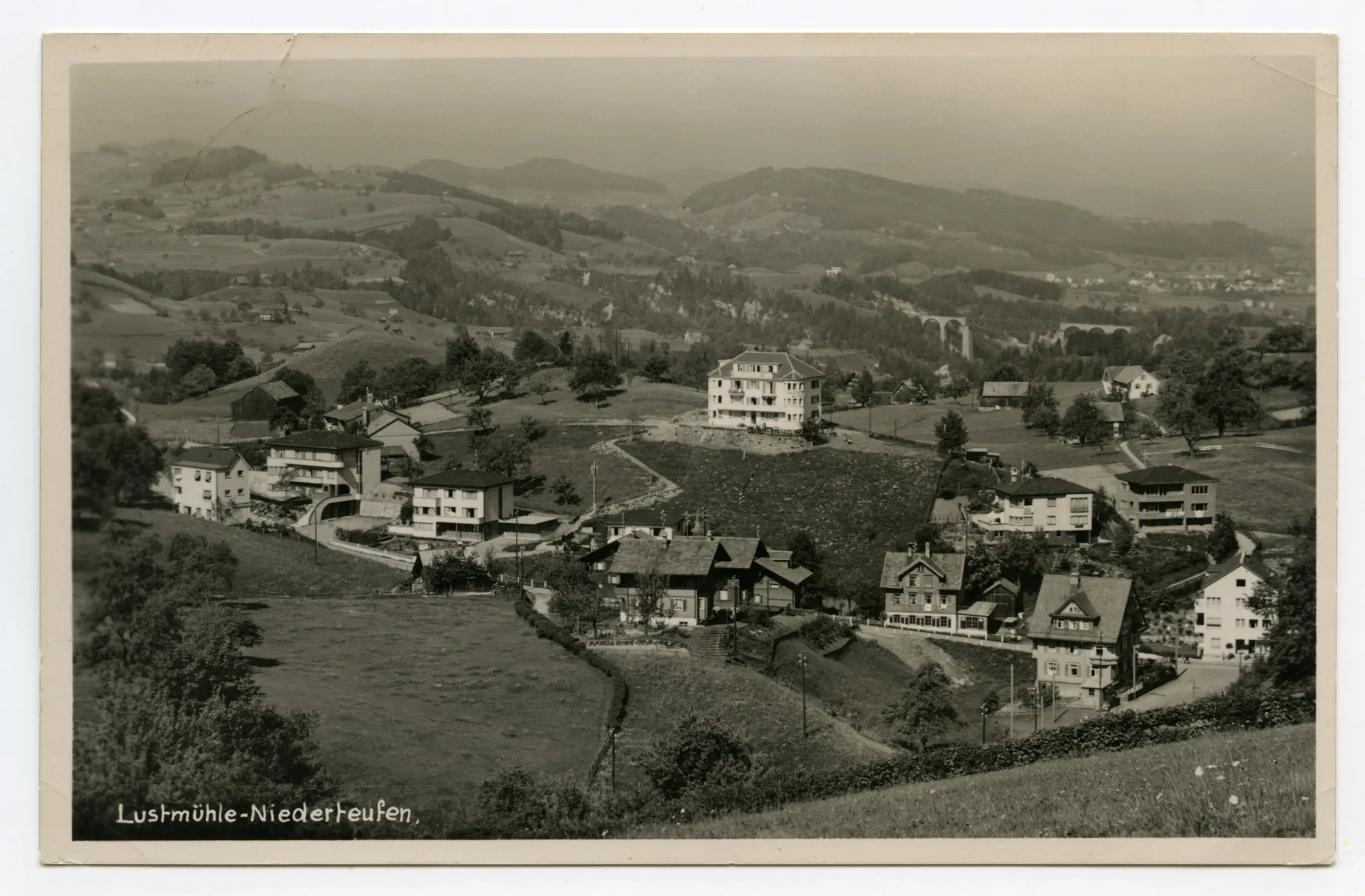 vom Gebiet Stäheli/Gstalden gesehen: Abzweiger Steiner-Strasse. Blick via Sitterviadukt (BT-Brücke) nach Winkeln