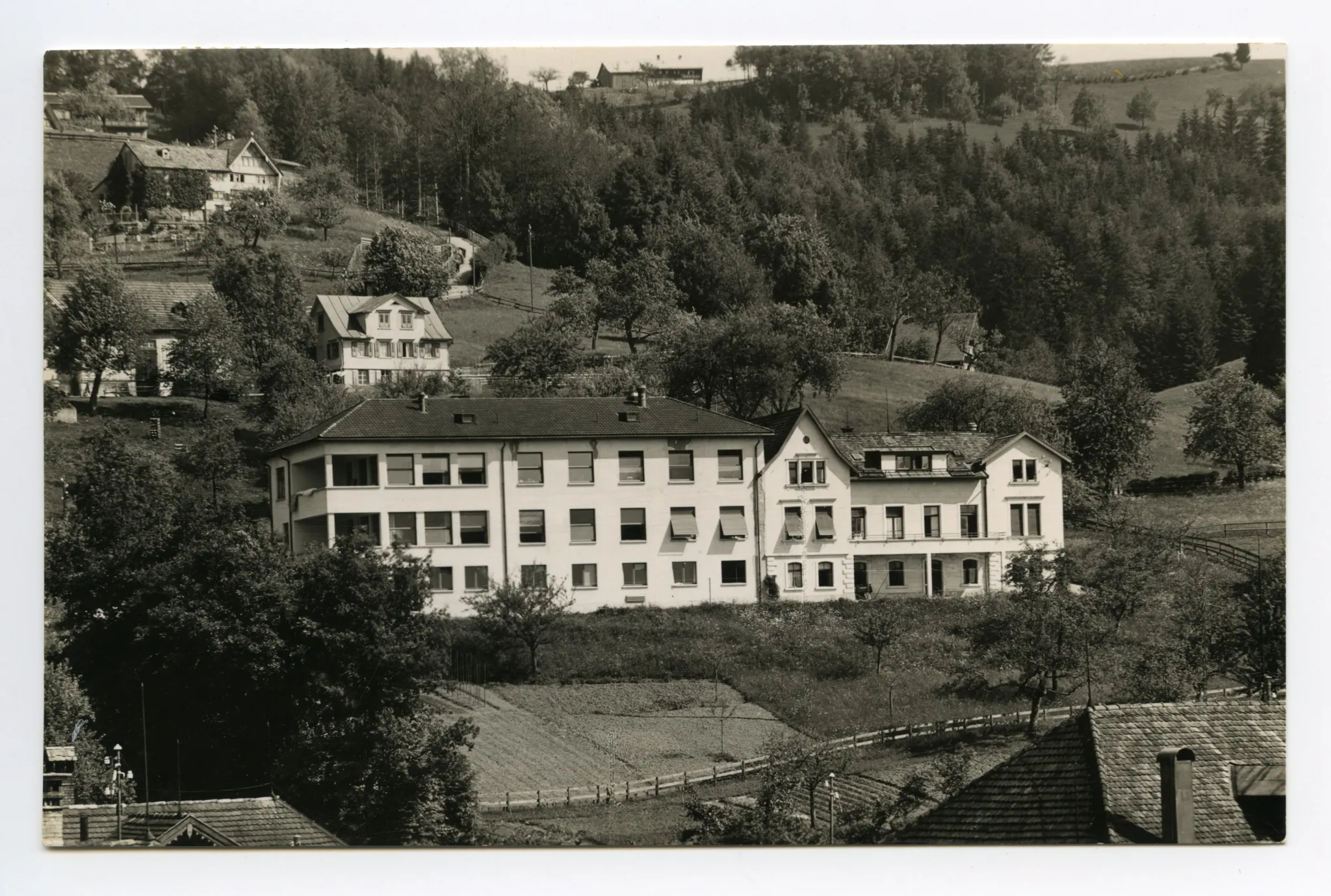 mit Anbau; (vgl. Ha.20-11 und Hc.07-03)