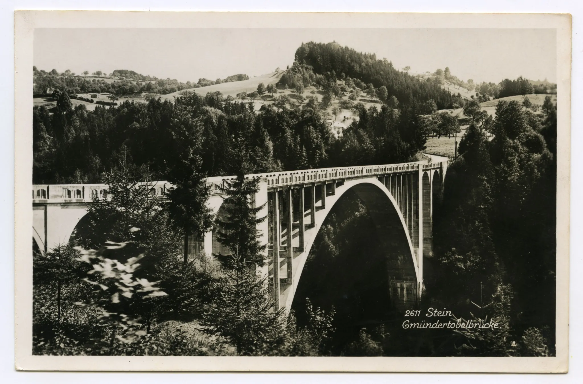 Gesamtansicht der Brücke Richtung Restaurant Schwanen und Battenhaus