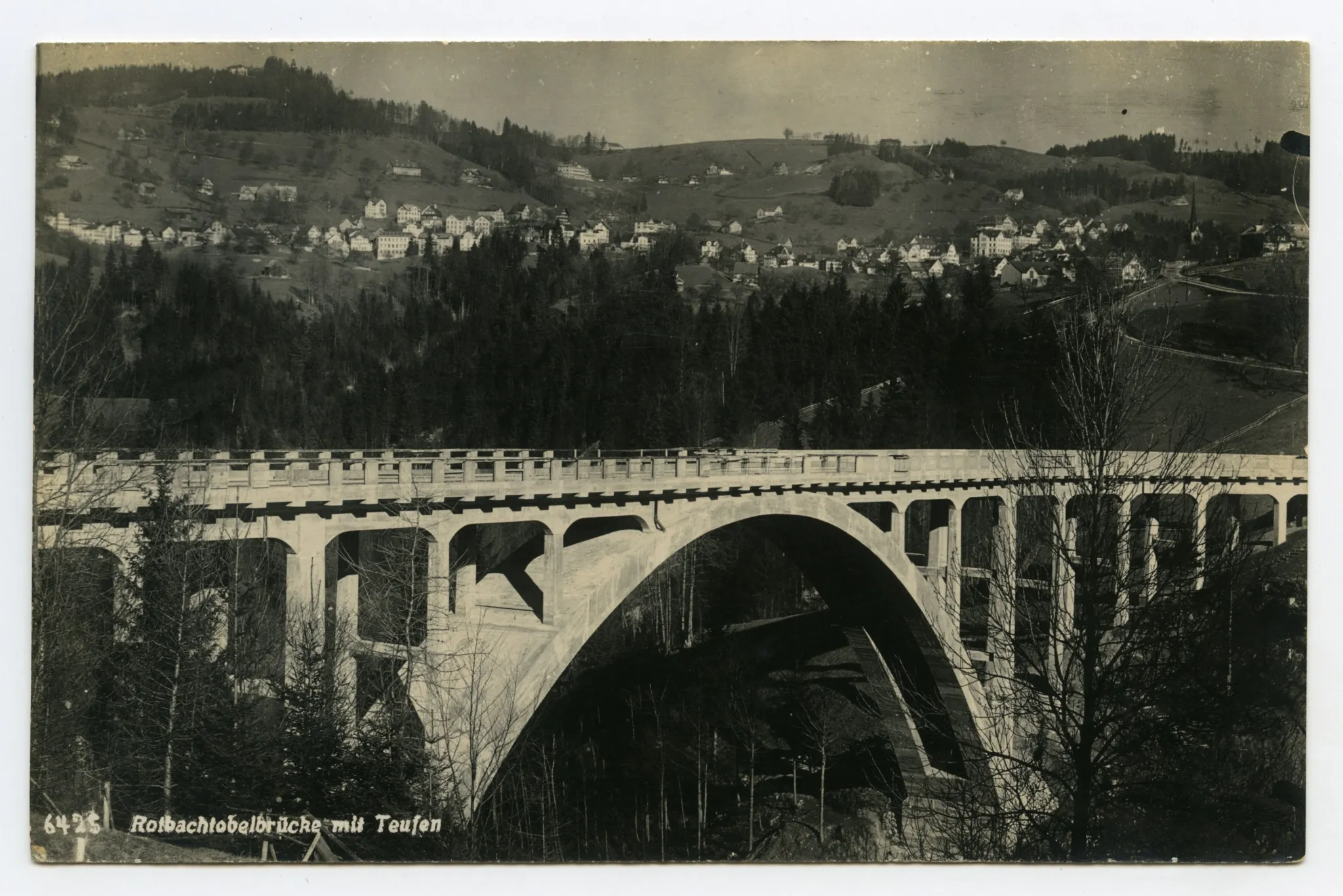 Ansicht der Brücke aus Süden, mit Teufen im Hintergrund
