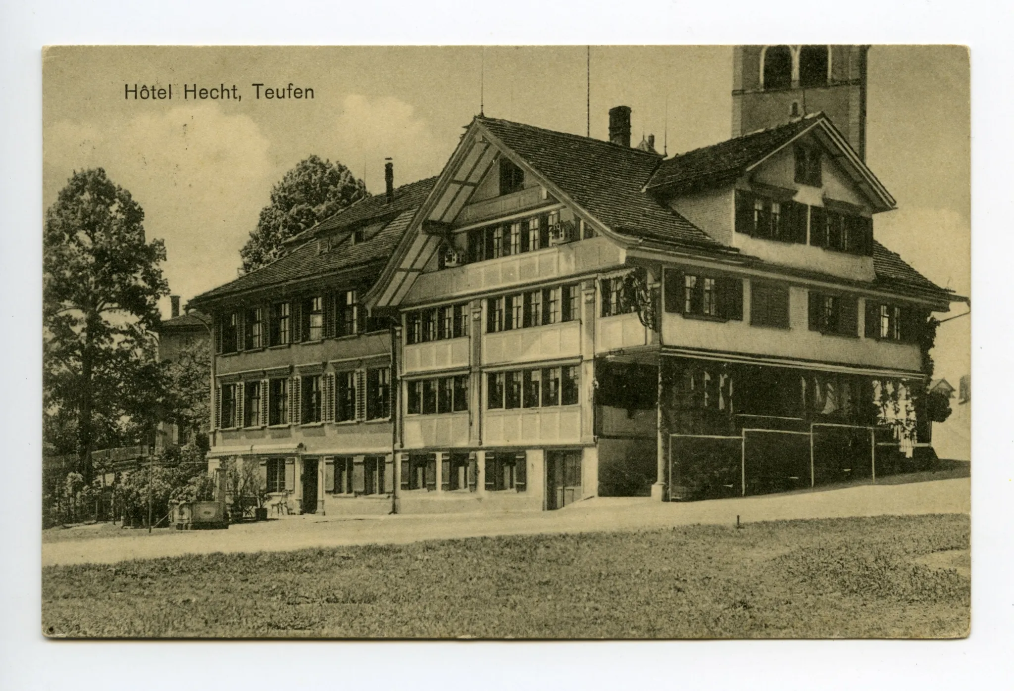 Ansicht von Südosten mit angeschnittenem Kirchturm (vgl. Hc.08-03), Karte identisch)
