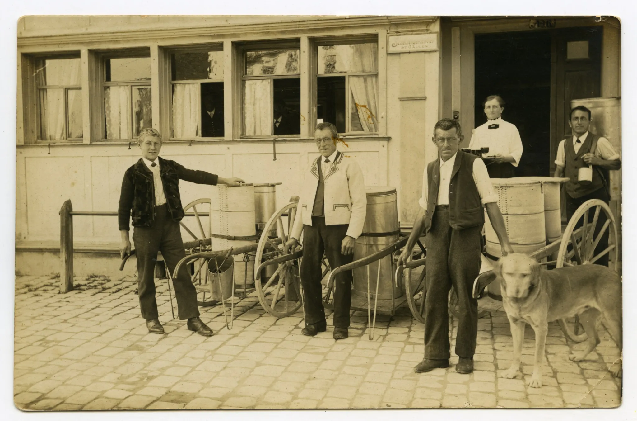 Ablöser vor dem Gasthaus Bahnhof