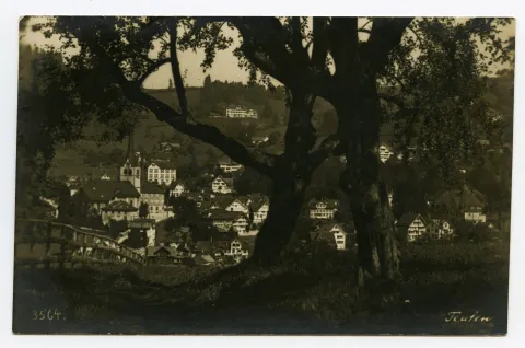 mit Grubenmannkirche und Bad Sonder, durch Bäume fotografiert