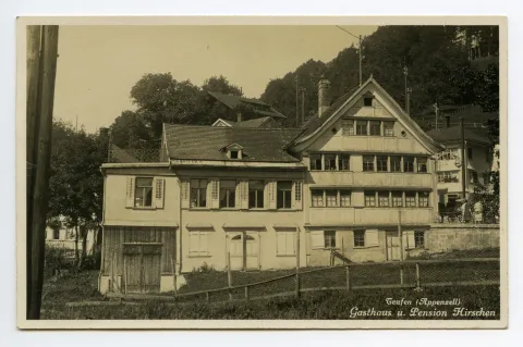 Karte 1: Gasthaus Pension Hirschen, Frontansicht vor der Verschiebung; Karte 2: Mehrbildkarte, klein: Frontansicht vor der Verschiebung, gross: Panoramaansicht auf Teufen vom Schlipf aus