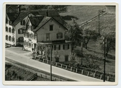 eingegangen 1946, Ansicht aus Norden mit Bahnschienen
