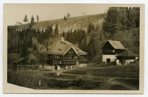 Ansicht mit Nebengebäuden aus Süden